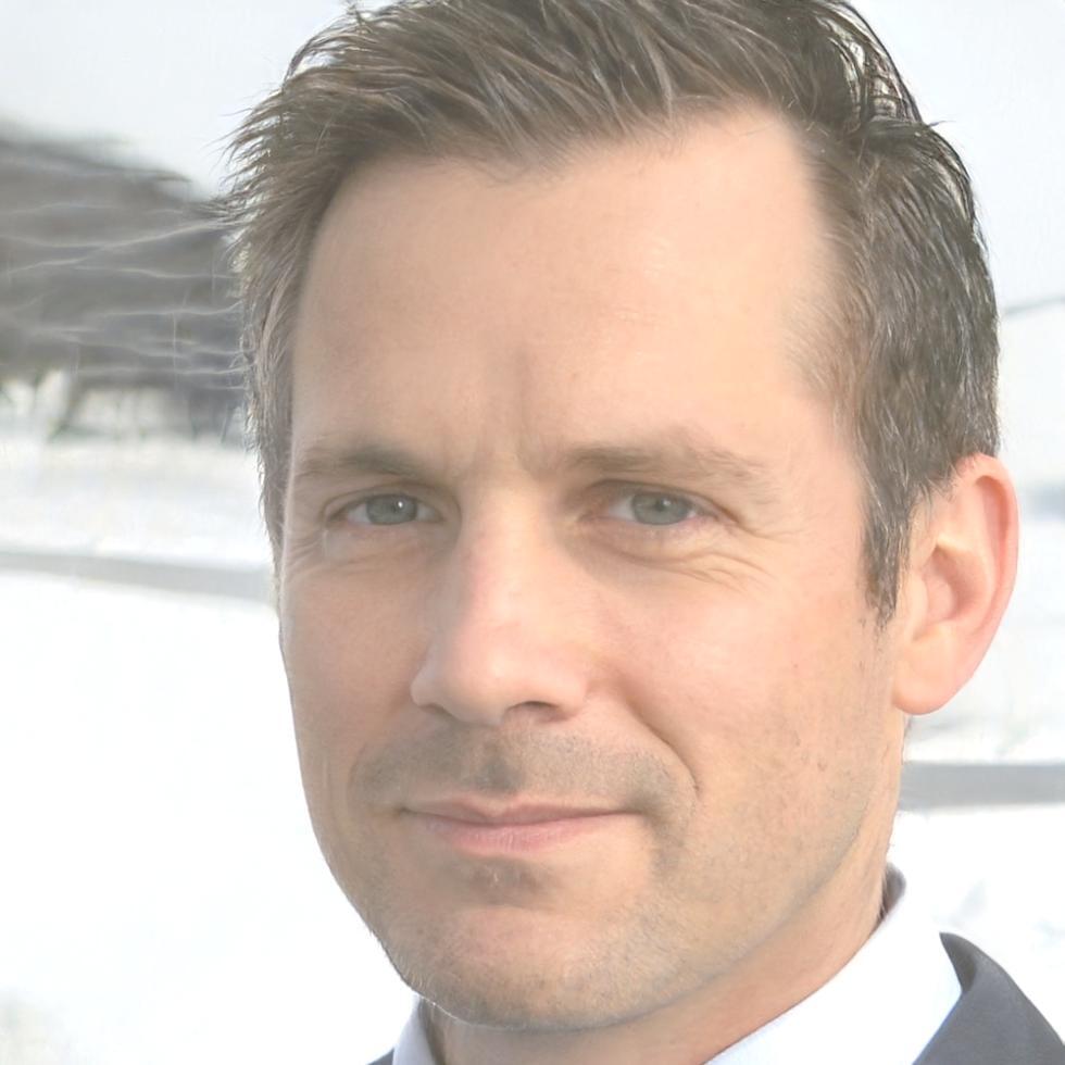 Kasper Fjellstad, Strategie & Finanzplanung