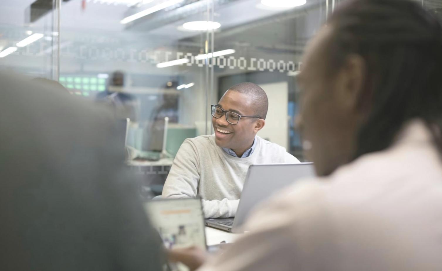 Arbeitsatmosphäre im corvexilia Büro in Stuttgart